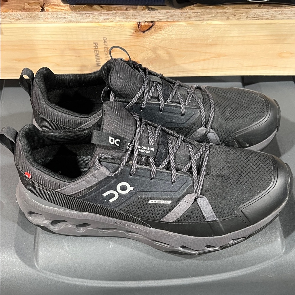 Oncloud Running Men's Black and Dark Gray waterproof Sneakers